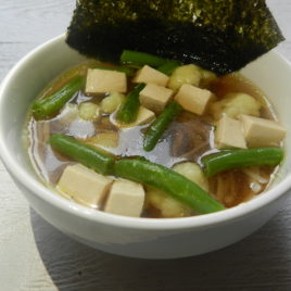 Вьетнамский суп с тофу и рисовой лапшой